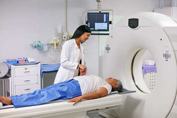 磁共振成像机中的病人