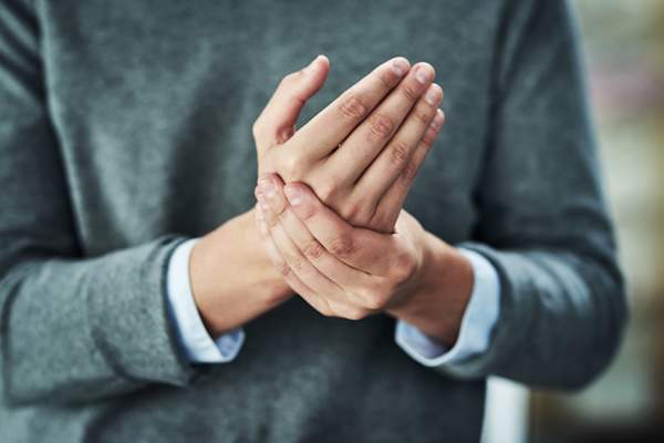 手部疼痛的特写镜头