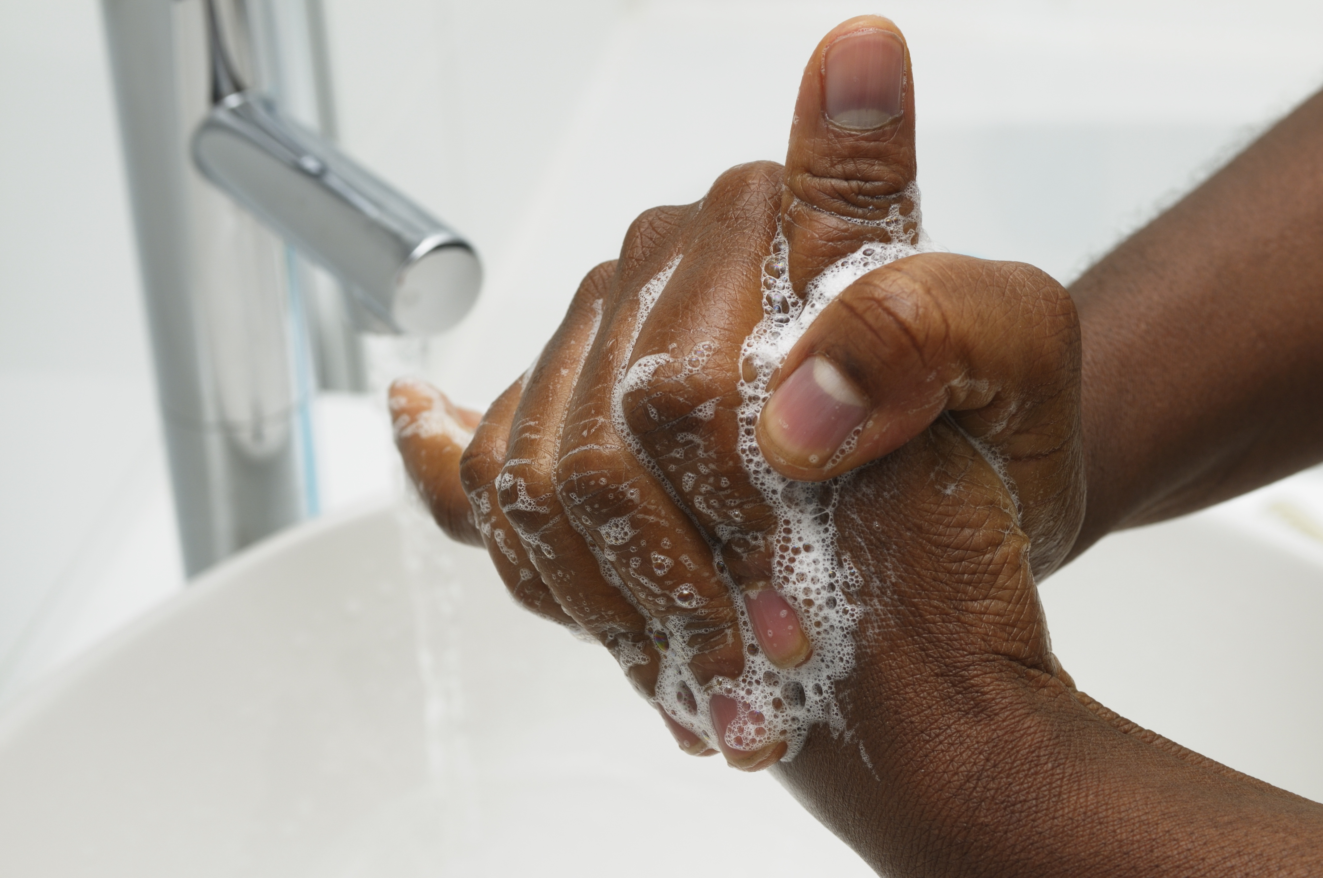Мытье. Вымыть руки. Мытье человека. Намылись руки.