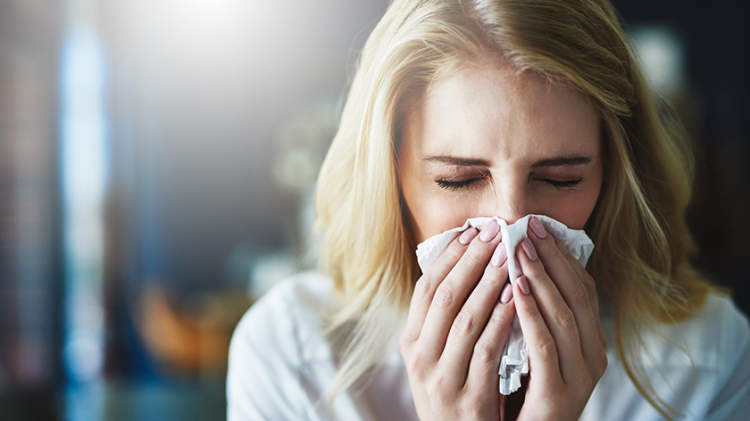 患感冒的妇女类风湿性关节炎的症状加重。