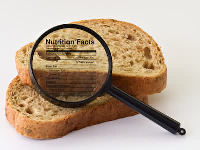 面包用放大镜显示营养信息