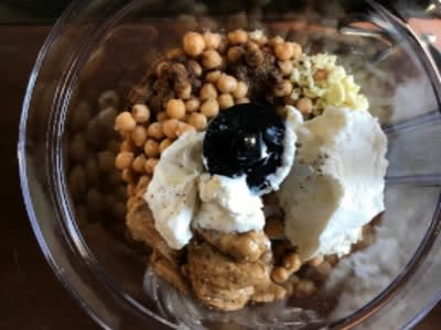 鹰嘴豆泥的食物处理器