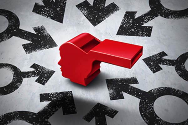 红色攻击吹口哨。