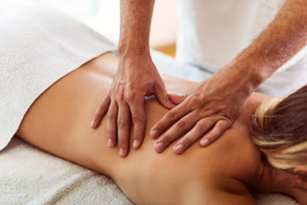 做按摩的女人。