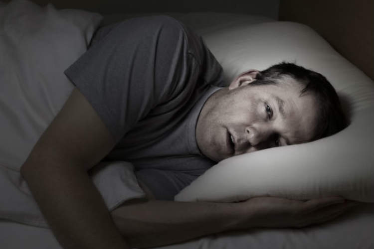 一个人很晚才从床上醒来