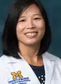 黛比·陈，医学博士，爆头。