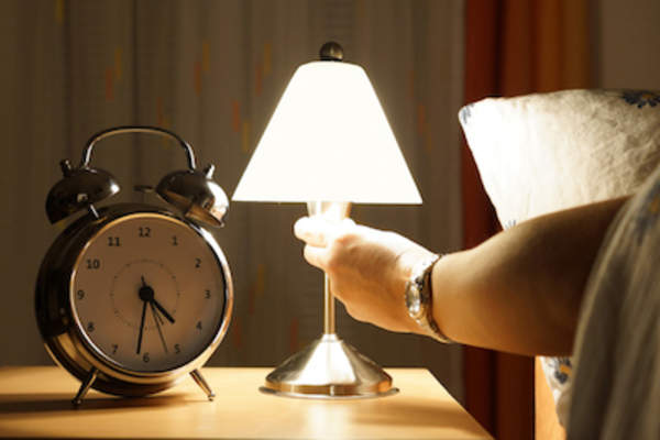 女人醒来,她有太多之前。