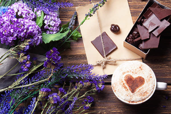 薰衣草拿铁和巧克力。