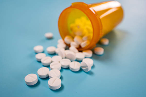 小白色的药片。