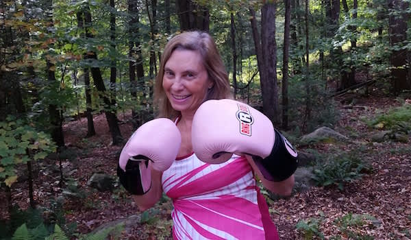 Bethany Kandel正在庆祝乳腺癌存活10周年。