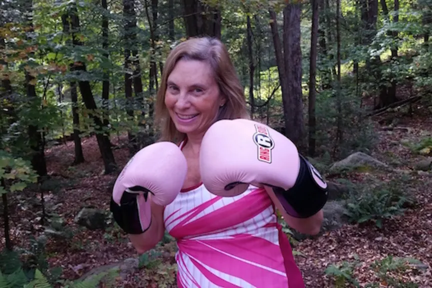 贝瑟妮·坎德尔(Bethany Kandel)正在庆祝自己从乳腺癌中存活了十年。
