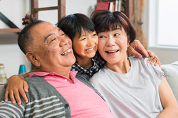 亚裔美国人家庭形象