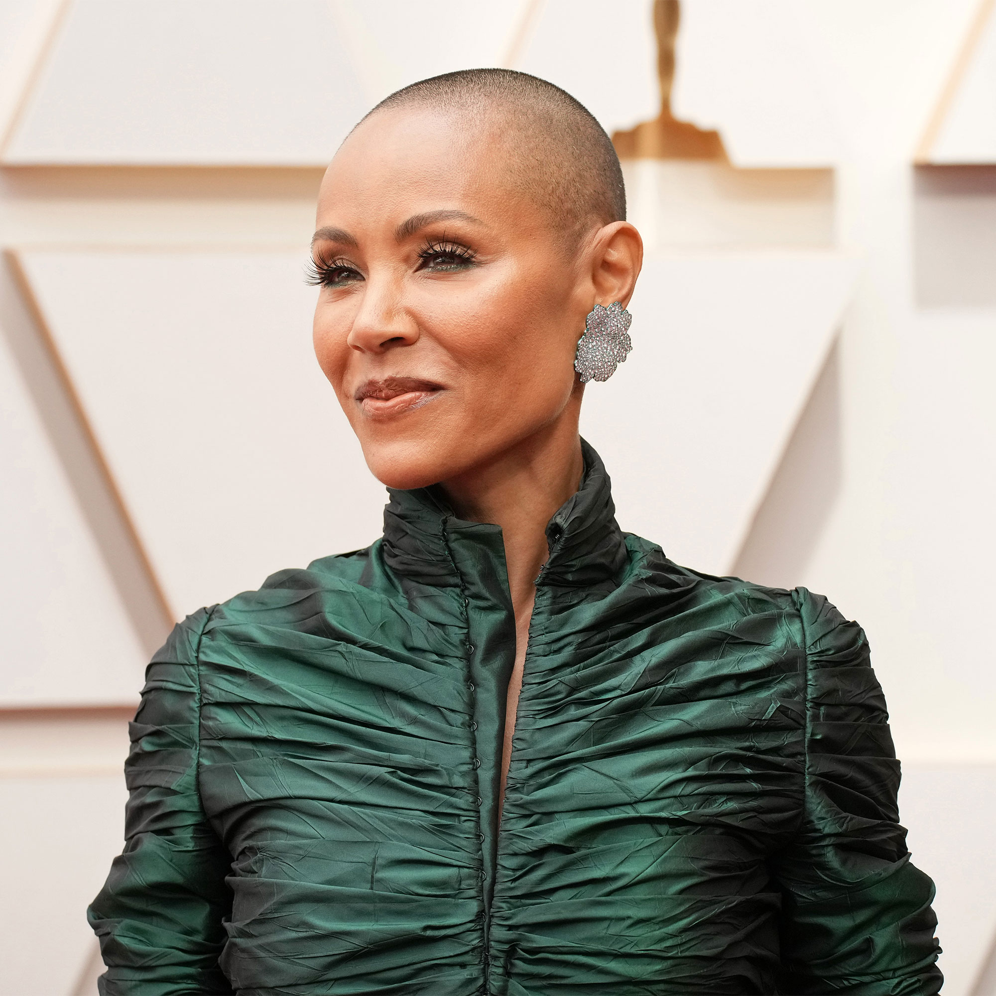 贾达·萍克特·史密斯在2022年奥斯卡颁奖典礼上微笑