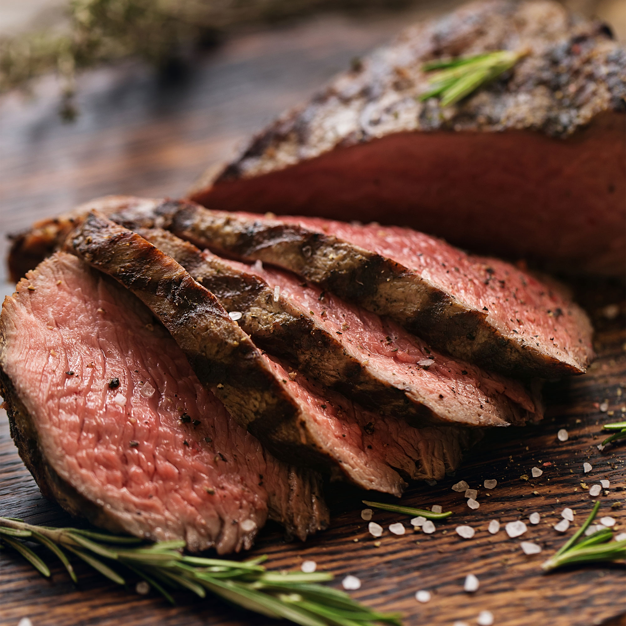 切片的肋眼牛排