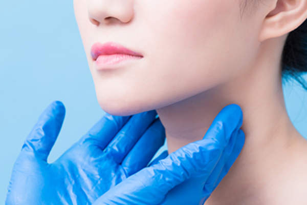 颈部和甲状腺检查。