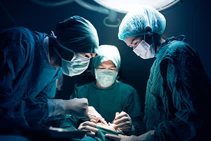 做子宫切除术的外科医生。