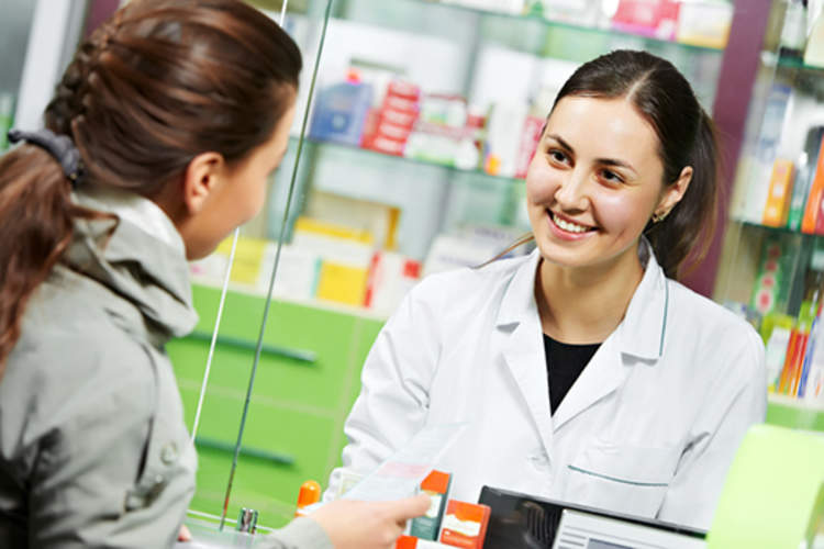 女人在药店图像