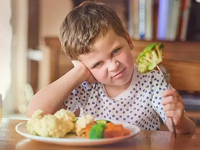 挑食的孩子不会吃西兰花。