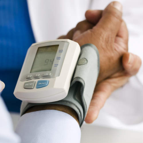 血压监测器:手腕和手臂