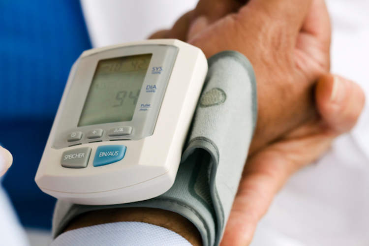 血压监测器:手腕和手臂