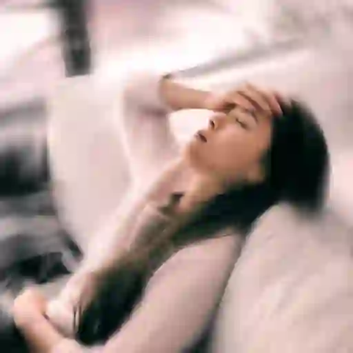 患有偏头痛的女性
