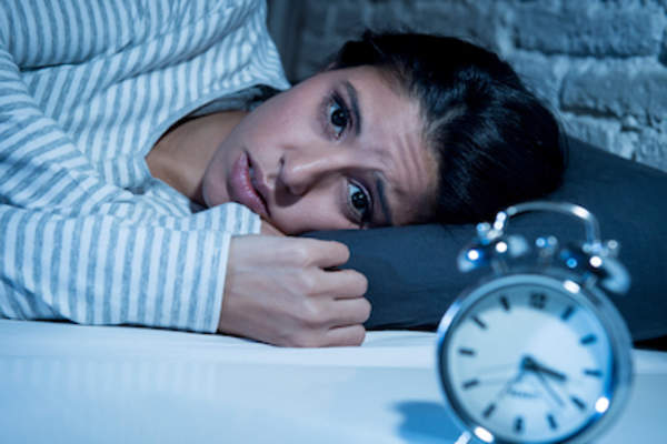 失眠痛苦的女人。