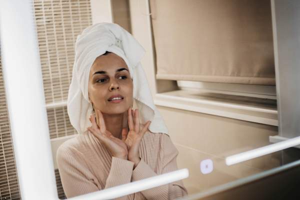 开始沐浴后皮肤检查。