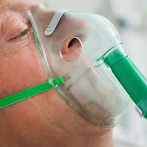 男人戴着氧气面罩。