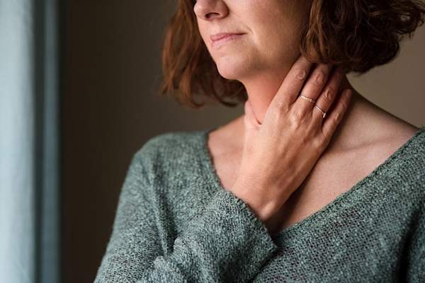 女人有吞咽困难