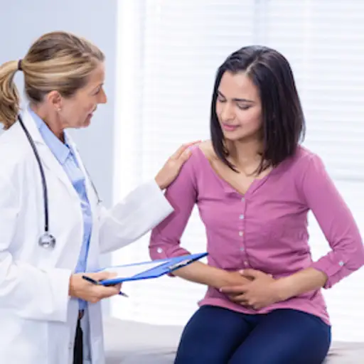 向医生解释胃痛。