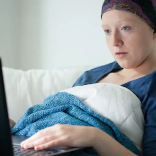 癌症患者搜索在线支持群体。
