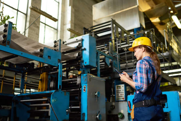 工人监督印刷制作