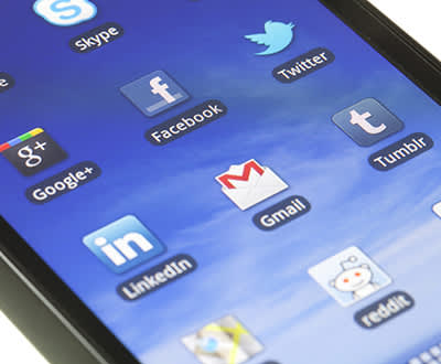 智能手机上的社交媒体平台，包括图标reddit的。