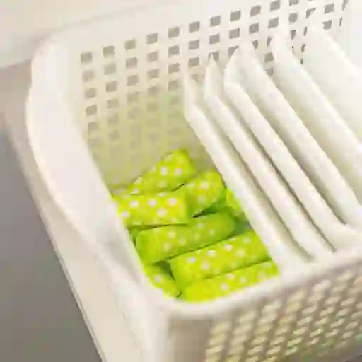 一个视图的一篮子女性卫生产品