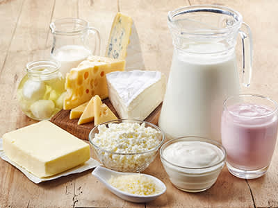 新鲜奶制品，牛奶，奶酪，黄油和酸奶。