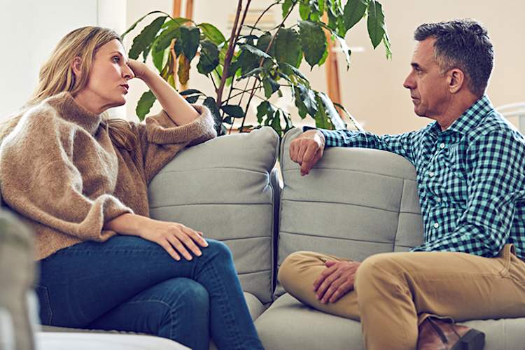 看护创建一对夫妻之间的裂痕。