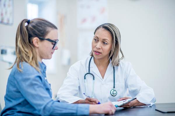 医生和病人谈话