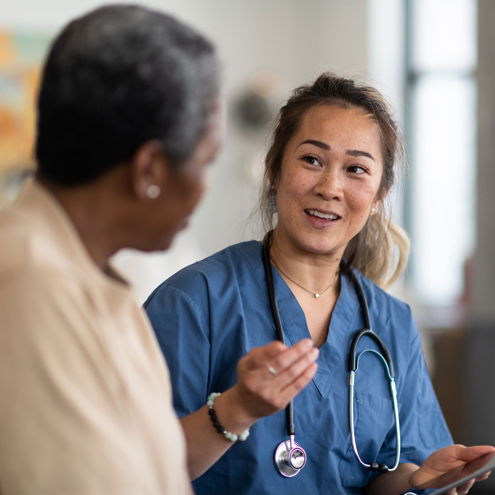 医生和病人谈话