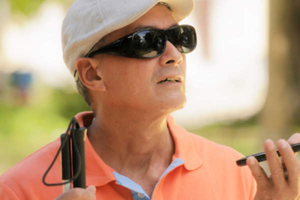 如果葡萄膜炎不及时治疗,许多并发症,包括永久失明