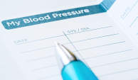 血压记录和笔。