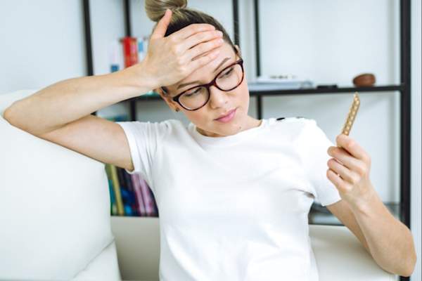 关注避孕药的女性