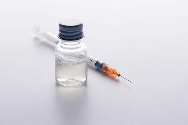 药物小瓶和注射器