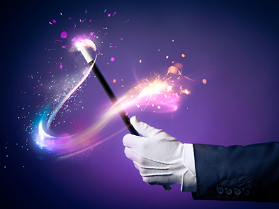 魔术师挥舞魔杖。