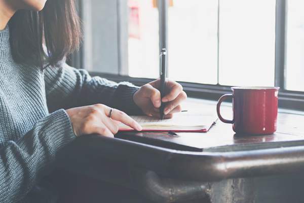 女人写在笔记本