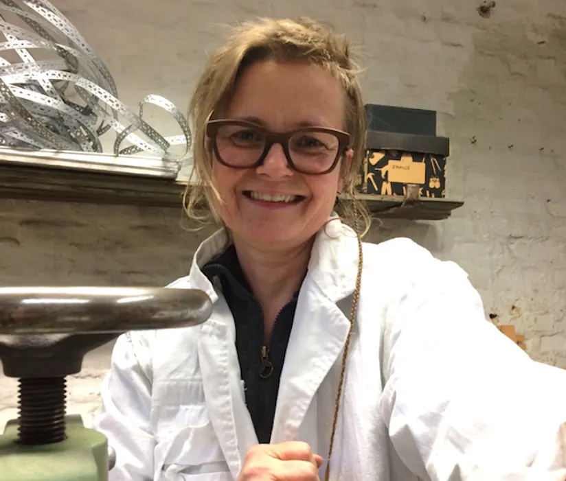 Ulrike Hagenkort,一位患有风湿性关节炎住在德国的艺术家。