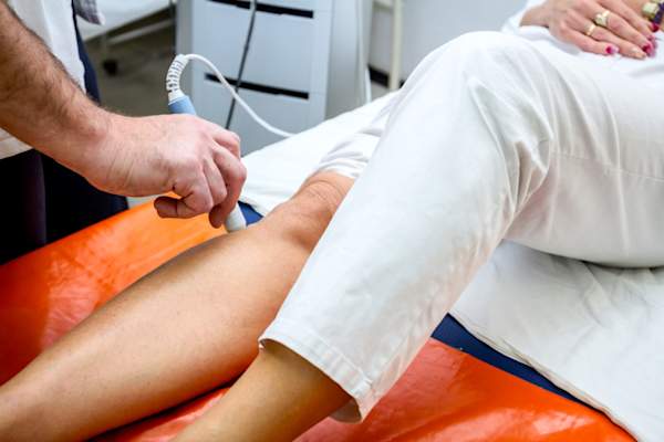 膝关节激光针灸治疗