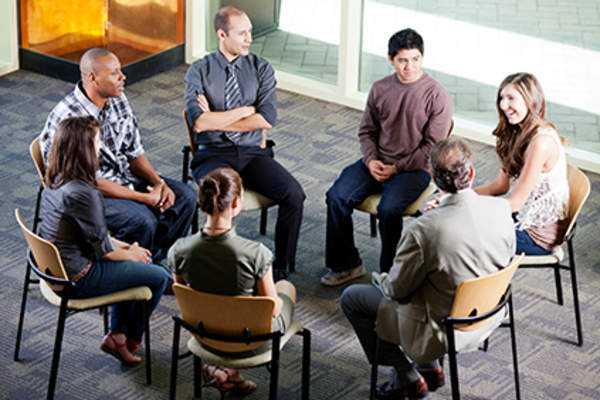 支持小组会议。