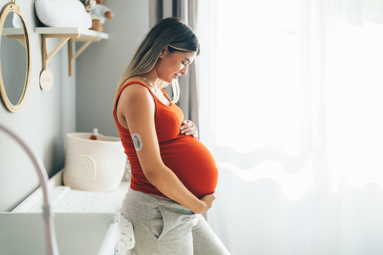 Uning külotlarini yechayotgan surati