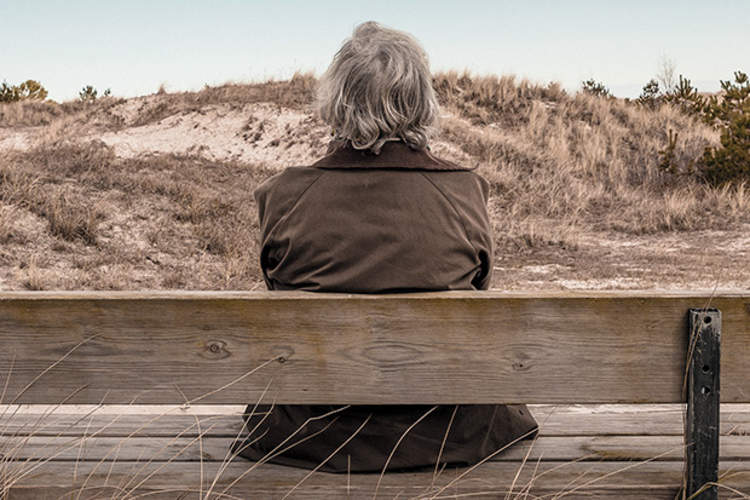 长凳上的孤独者