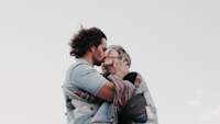 couple kissing